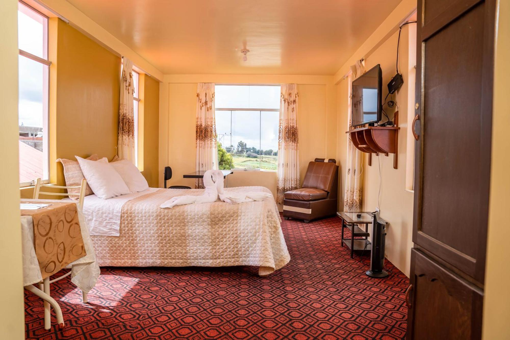 Yunguyo Hotel Summita מראה חיצוני תמונה