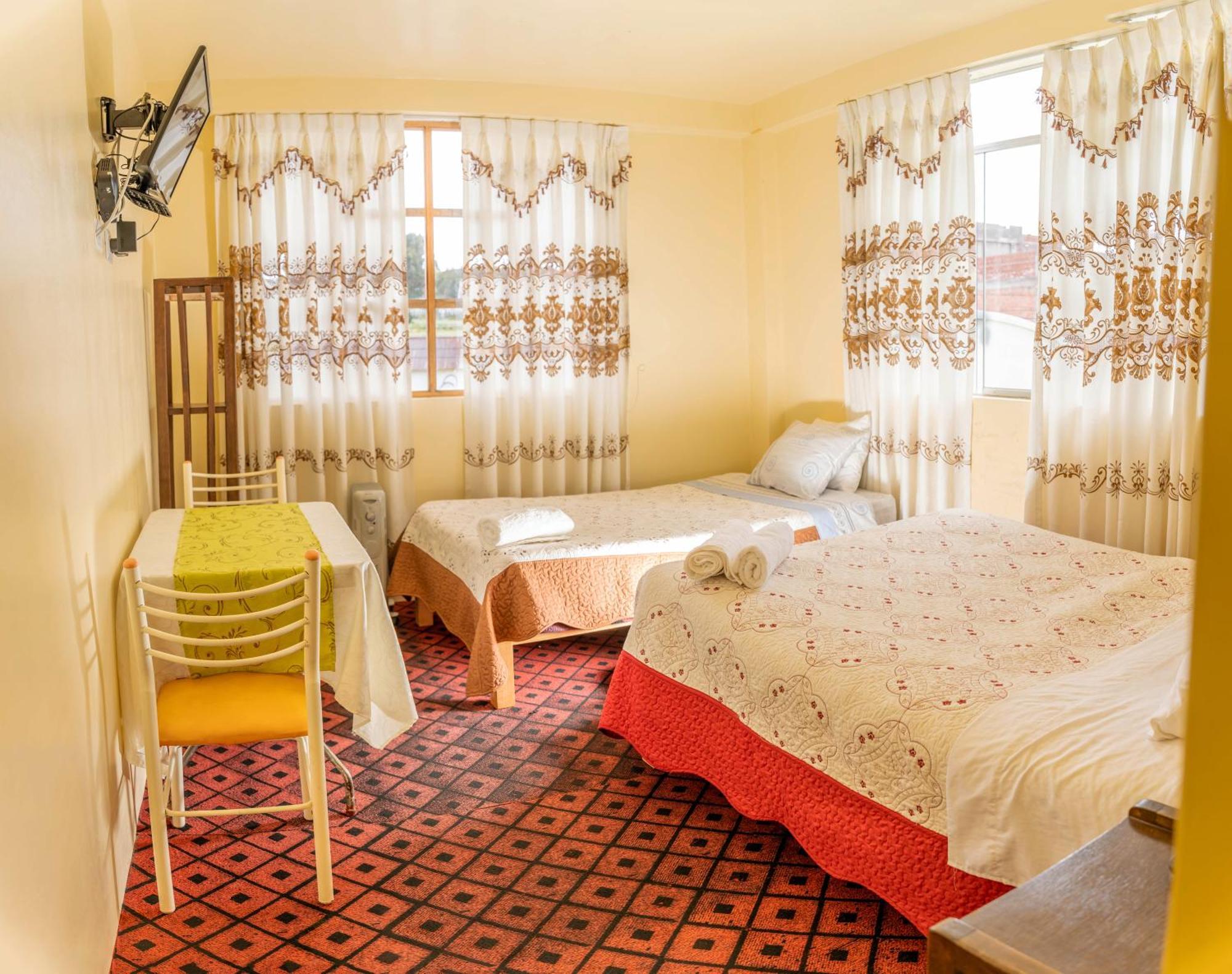 Yunguyo Hotel Summita מראה חיצוני תמונה