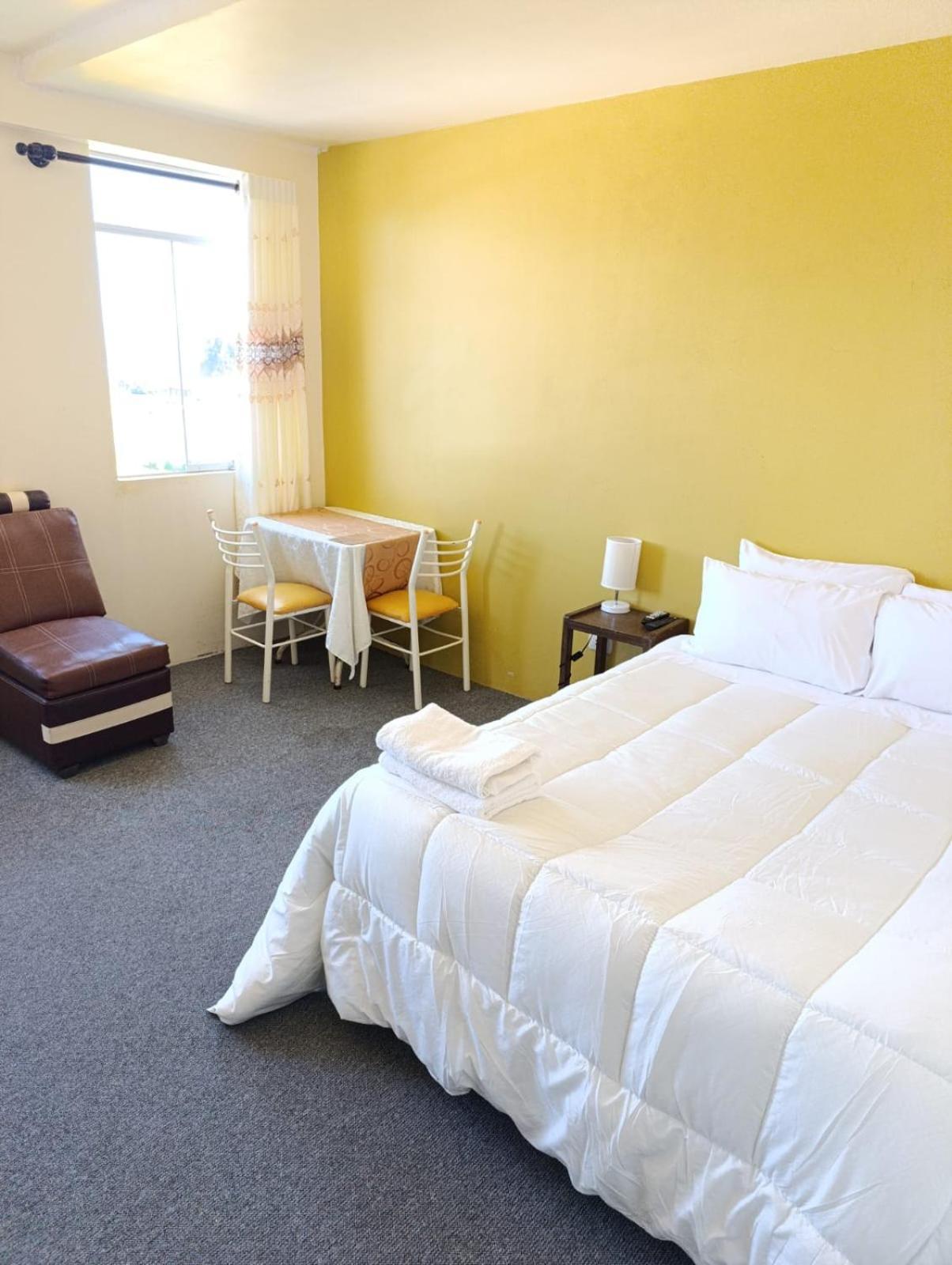 Yunguyo Hotel Summita מראה חיצוני תמונה