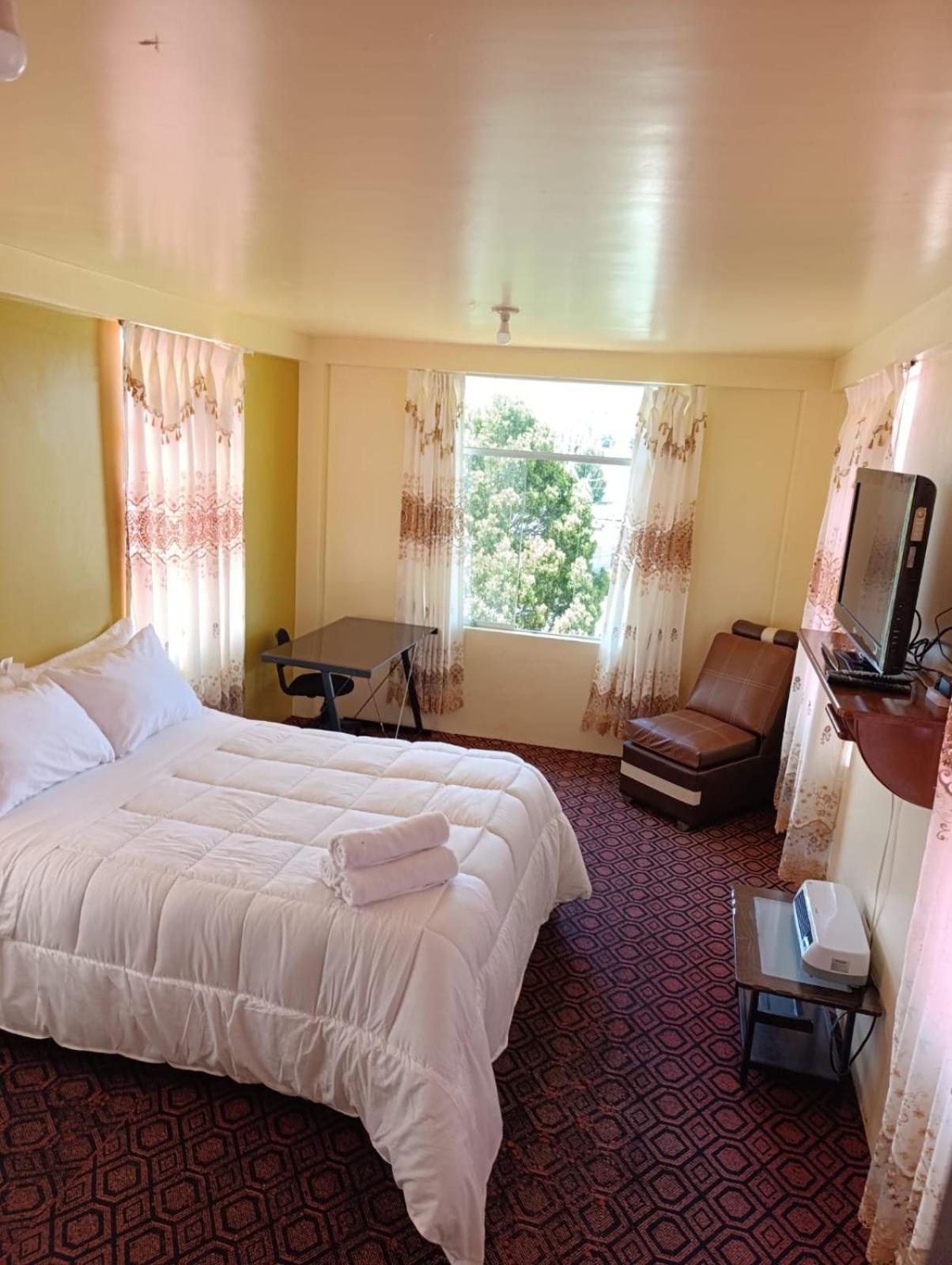 Yunguyo Hotel Summita מראה חיצוני תמונה